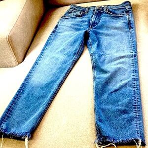 CITIZENS OF HUMANITY DAPHNE CROP JEANS WITH RAW HEM. 26